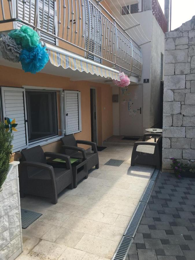 Apartments Sara Slatine Exterior foto
